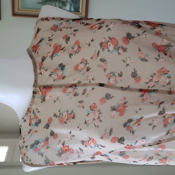 Sheer Floral Top - Picture 2 of 8